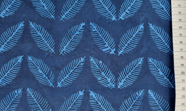 Batik Patchworkstoff Pura Vida Indigo von Shayla Wolf für Anthology