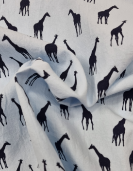 Baumwoll Druck hellblau mit dunkelblauen Giraffen