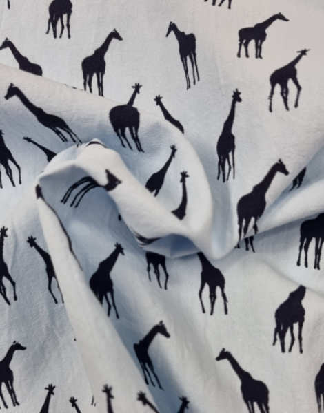 Baumwoll Druck hellblau mit dunkelblauen Giraffen