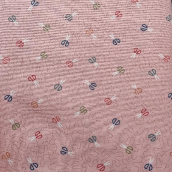 Patchworkbaumwolle Sewing room Scissors 2506-P von Makower