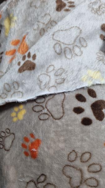 Wellness Fleece Fb. Beige mit Pfoten-Druck