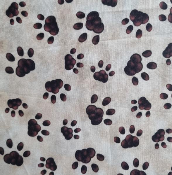 Patchworkbaumwolle Cream paw print Pfoten auf beige Quilting Treasure