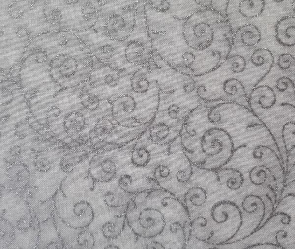 Patchworkbaumwolle Holiday Florish 15 weiß mit Silberranken von Robert Kaufman